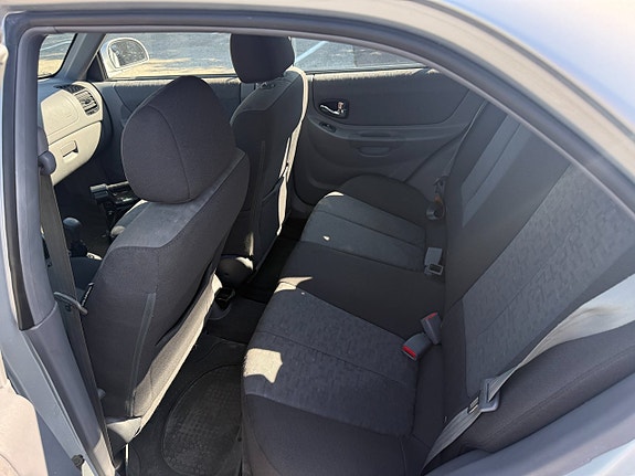 Hyundai Accent 7 of 10