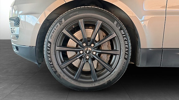 Land Rover Range Rover Sport 9 of 20