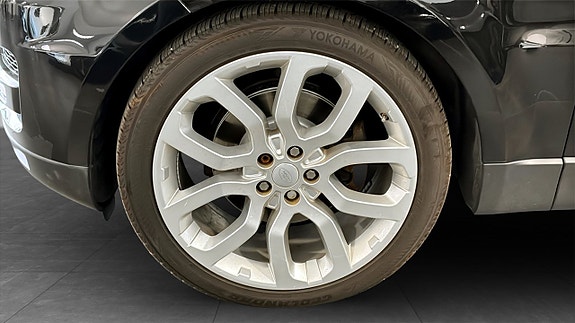 Land Rover Range Rover Sport 9 of 26