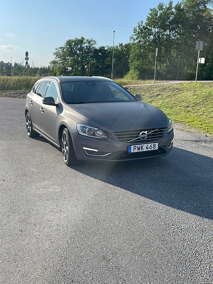 Volvo V60 2 of 18