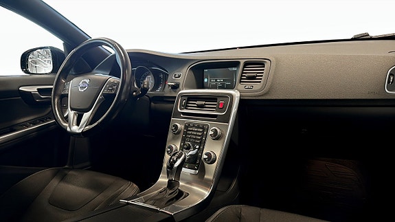 Volvo V60 Cross Country 3 of 5