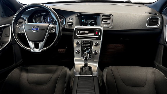 Volvo V60 Cross Country 4 of 5