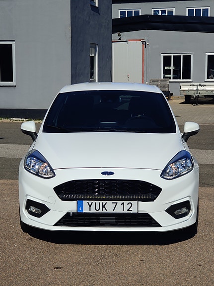Ford Fiesta 4 of 5