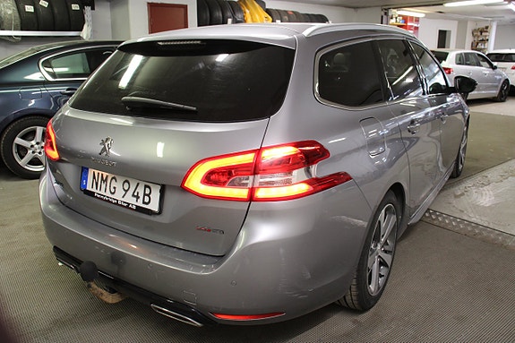 Peugeot 308 SW 15 of 17