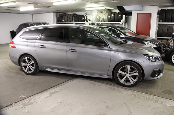 Peugeot 308 SW 17 of 17