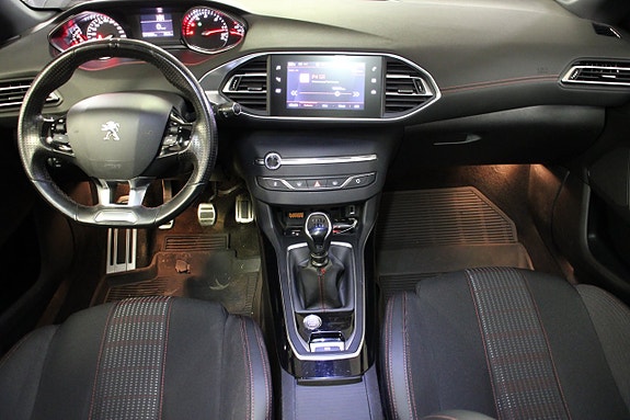 Peugeot 308 SW 14 of 17