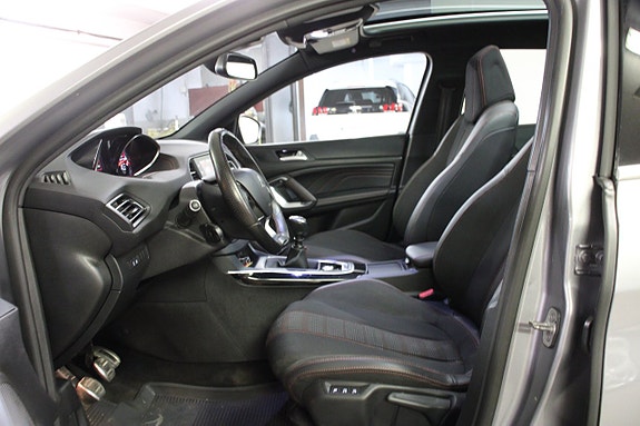 Peugeot 308 SW 10 of 17
