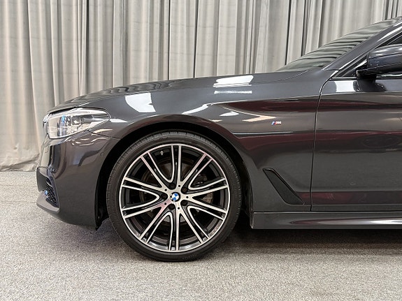 BMW 520d 4 of 5