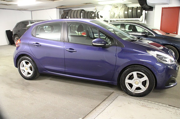 Peugeot 208 14 of 15