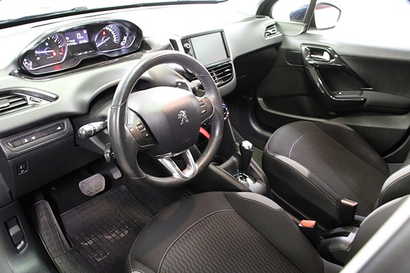 Peugeot 208 5 of 15