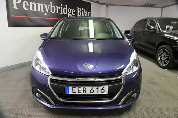 Peugeot 208 2 of 15