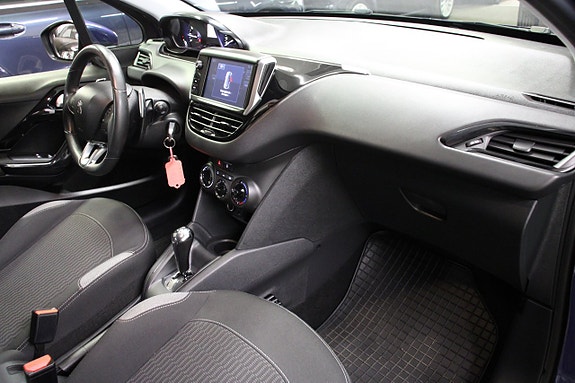 Peugeot 208 12 of 15