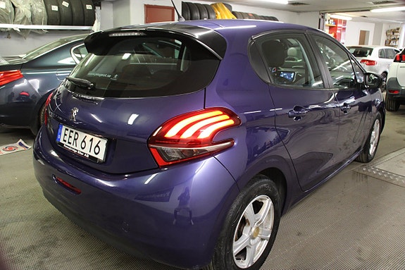 Peugeot 208 13 of 15