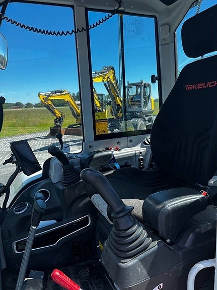 Takeuchi TB 335 R 6 of 7