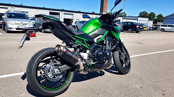 Kawasaki Z900 2 of 5
