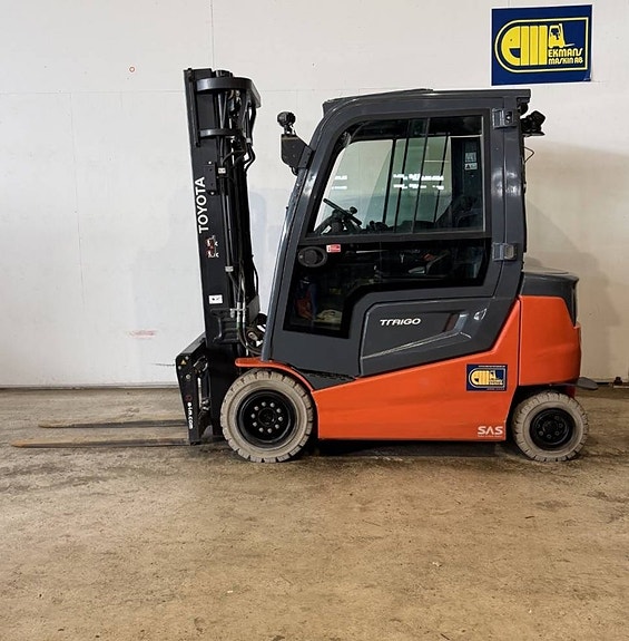 Toyota truck 9FBM30T