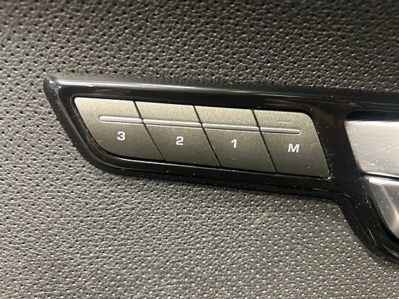 Land Rover Range Rover Evoque 17 of 25
