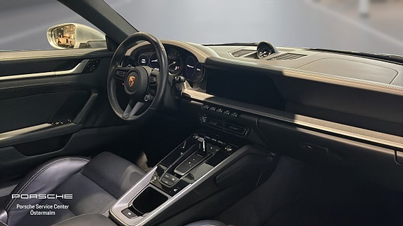 Porsche 911 Carrera S 4 of 5