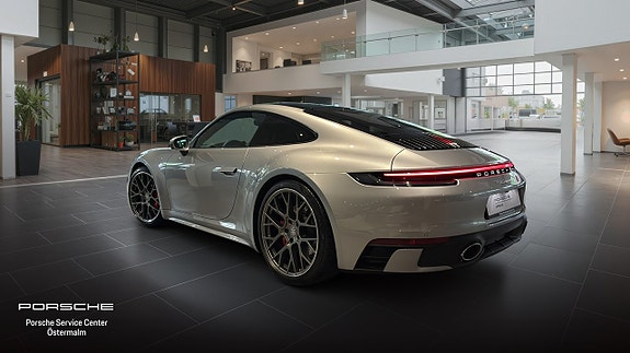 Porsche 911 Carrera S 2 of 5