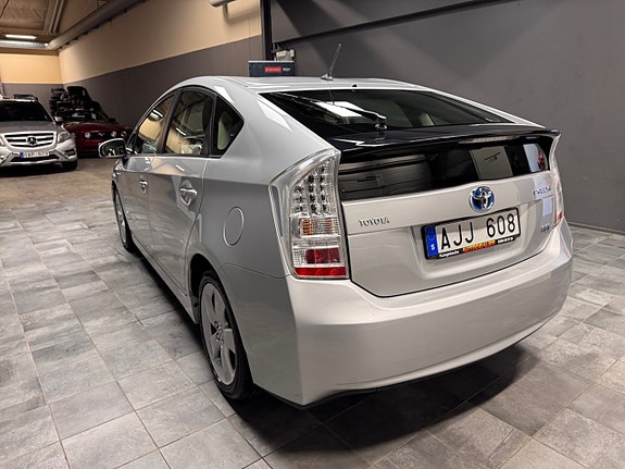 Toyota Prius 3 of 5