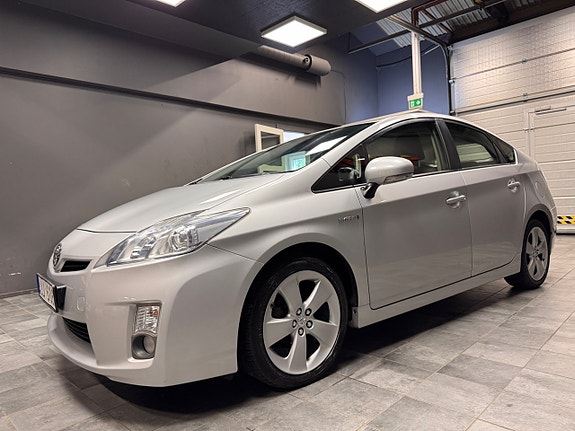 Toyota Prius 4 of 5