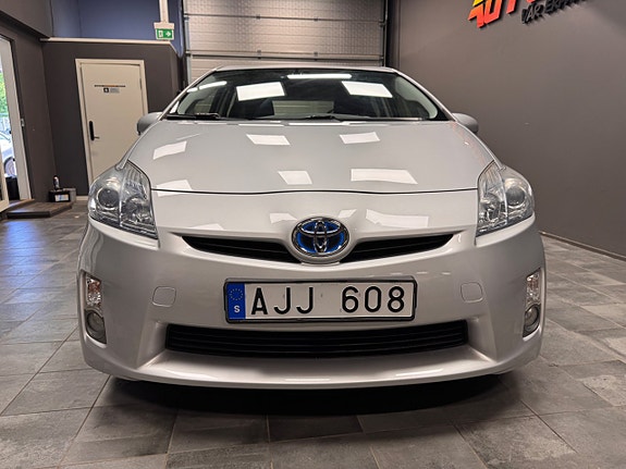 Toyota Prius 5 of 5
