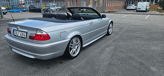 BMW 330Ci 2 of 5