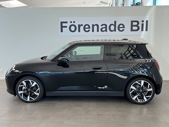 MINI Cooper SE 3 of 5