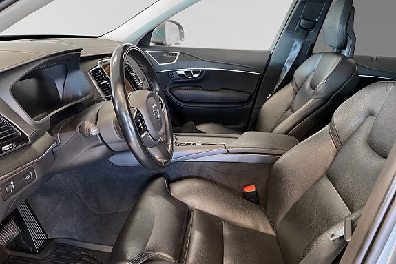 Volvo XC90 12 of 30