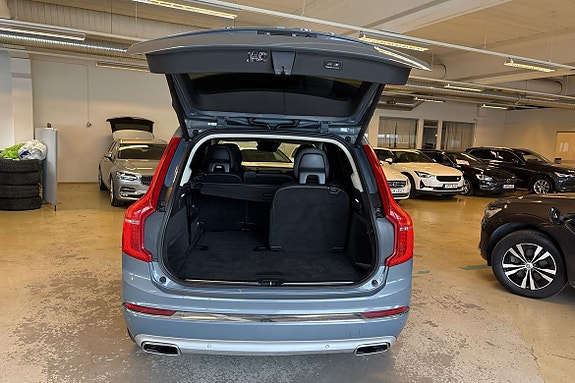 Volvo XC90 26 of 30