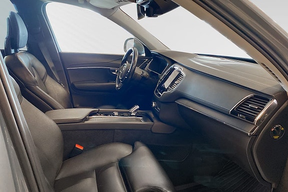 Volvo XC90 17 of 30