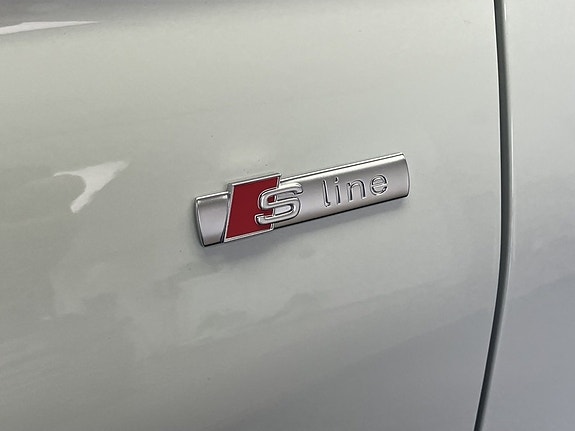 Audi Q6 e-tron 4 of 5