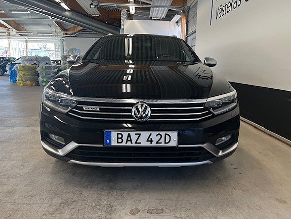 Volkswagen Passat Alltrack 2 of 19