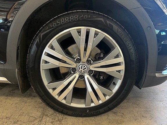Volkswagen Passat Alltrack 5 of 19