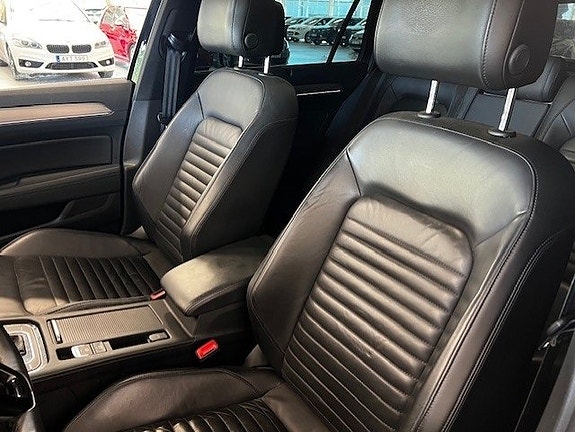 Volkswagen Passat Alltrack 13 of 19