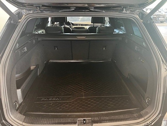 Volkswagen Passat Alltrack 8 of 19