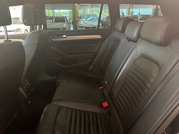 Volkswagen Passat Alltrack 10 of 19