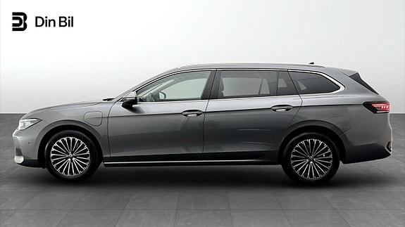 Volkswagen Passat 2 of 5