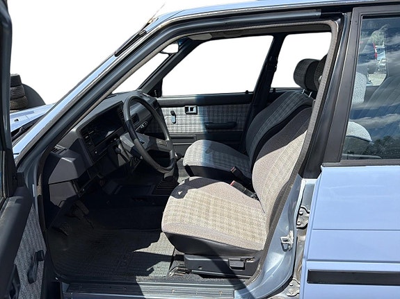 Toyota Corolla 13 of 21
