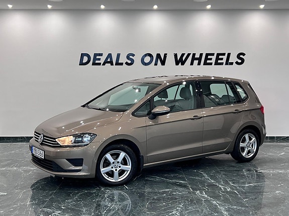 Volkswagen Golf Sportsvan 2 of 5