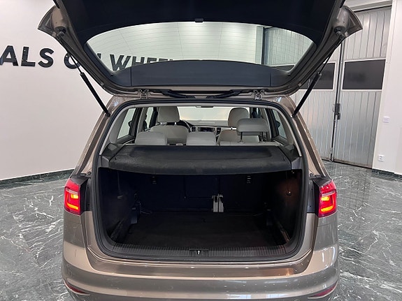 Volkswagen Golf Sportsvan 5 of 5