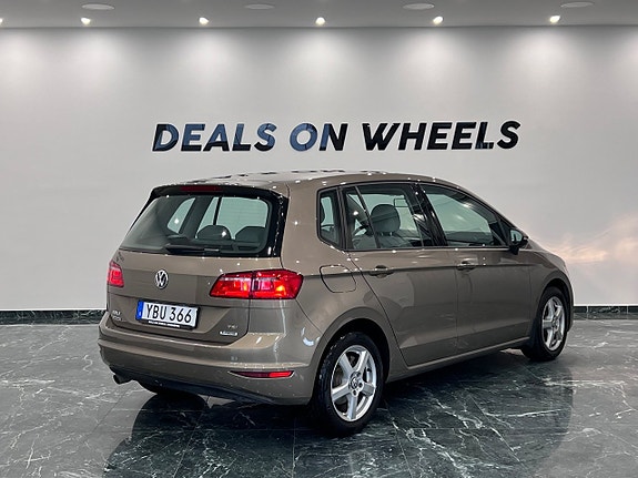 Volkswagen Golf Sportsvan 4 of 5