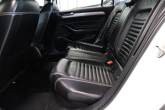 Volkswagen Passat Alltrack 12 of 27