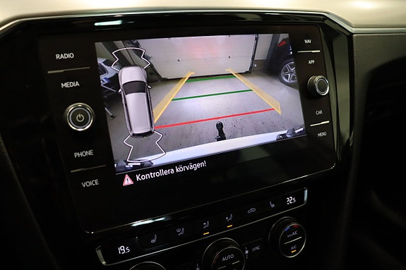 Volkswagen Passat Alltrack 23 of 27