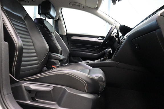 Volkswagen Passat Alltrack 10 of 27