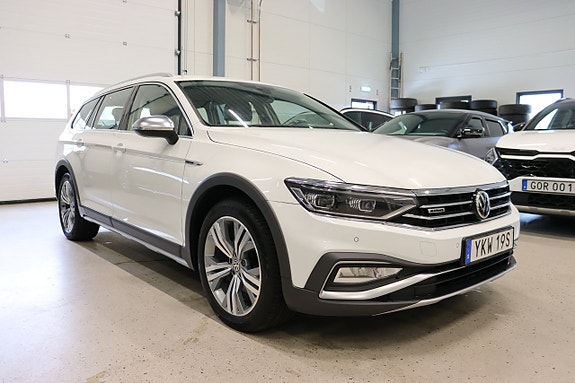 Volkswagen Passat Alltrack 3 of 5
