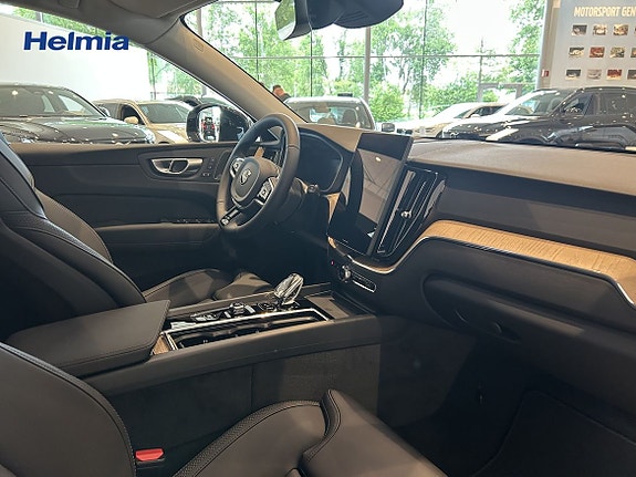 Volvo XC60 4 of 5
