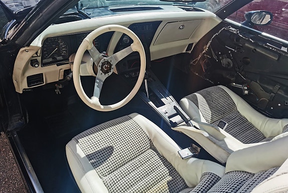 Chevrolet Corvette 12 of 21