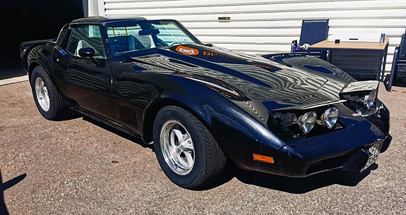 Chevrolet Corvette 4 of 5