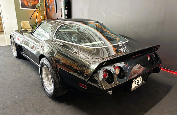 Chevrolet Corvette 5 of 21